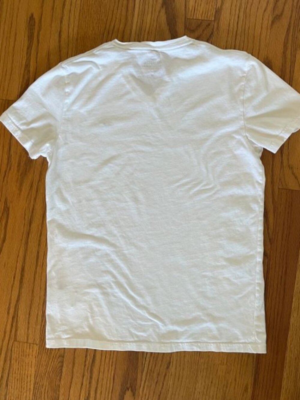 Like New Hollister Men's T-Shirt - Picture 3 of 3